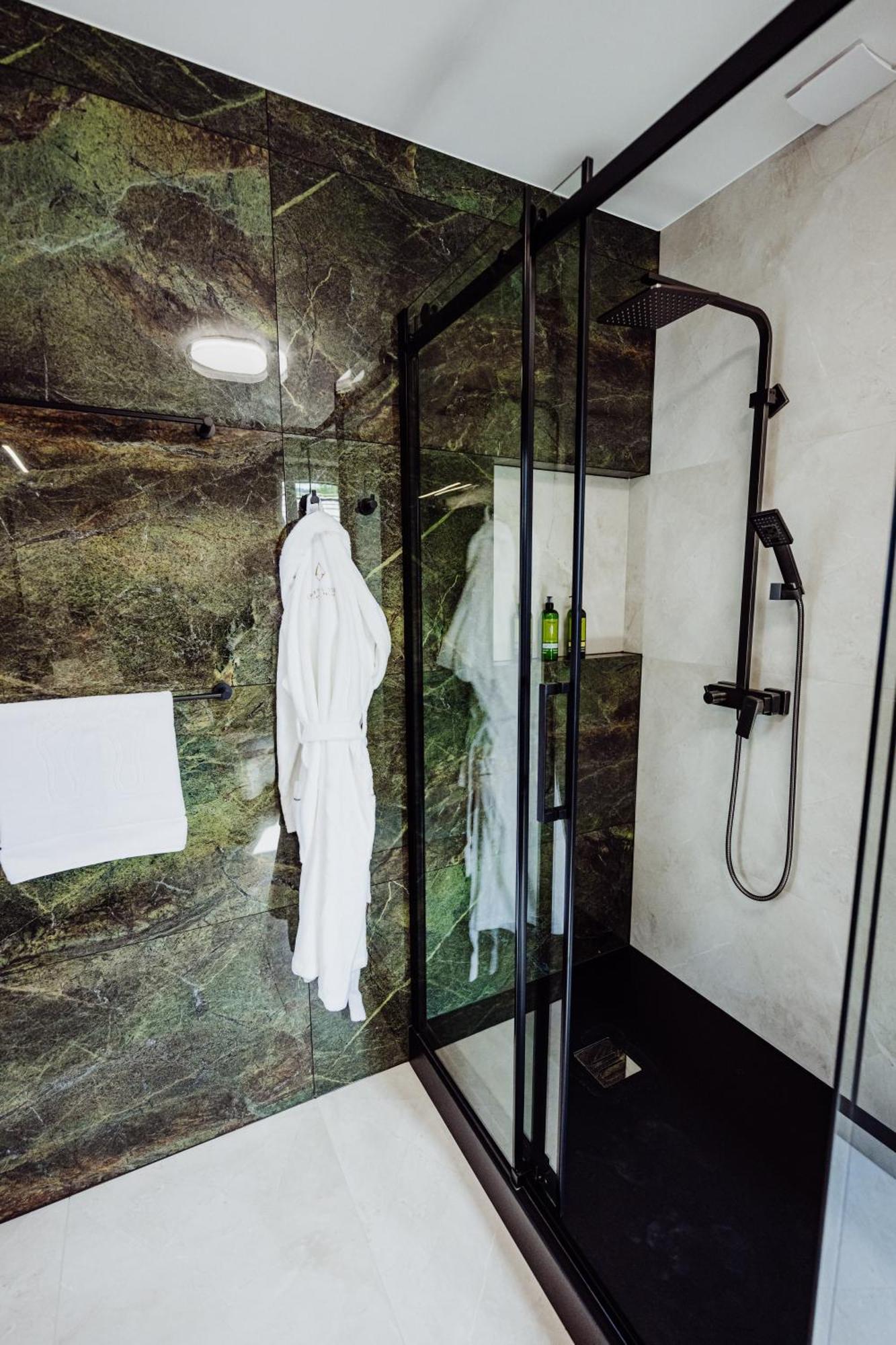 Cristalview Stay&Relax - Luksusowe Apartamenty- Zewnetrzne Jacuzzi- Przyjazne Dla Rodzin - Zwierzeta Akceptowane 포드고르진 외부 사진