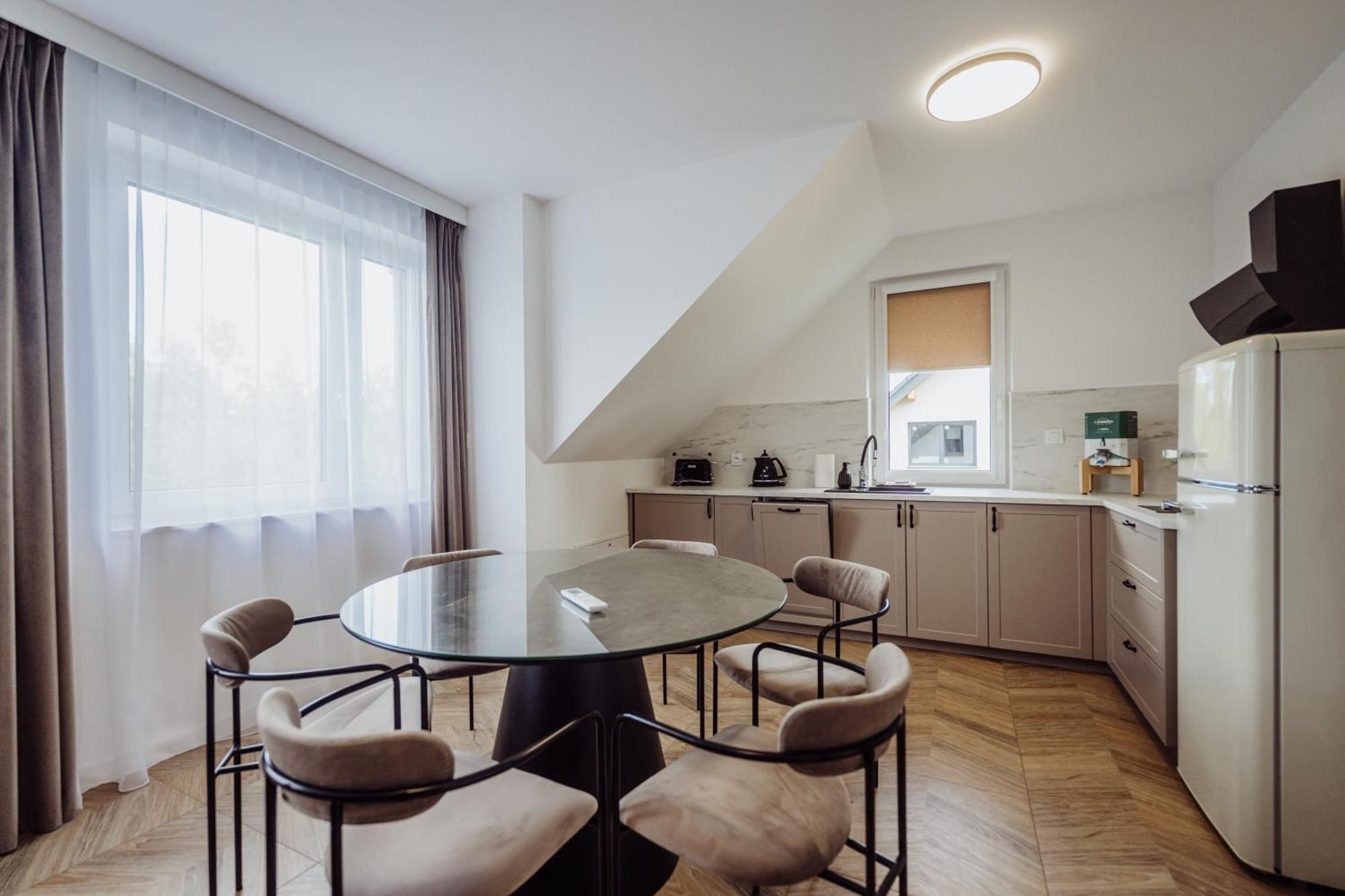 Cristalview Stay&Relax - Luksusowe Apartamenty- Zewnetrzne Jacuzzi- Przyjazne Dla Rodzin - Zwierzeta Akceptowane 포드고르진 외부 사진